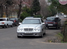 Mercedes E 240