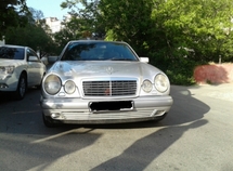 Mercedes E 240