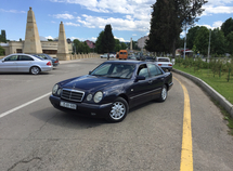 Mercedes E 240