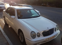 Mercedes E 220