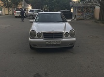 Mercedes E 220