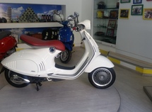 Vespa 946