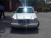 Mercedes E 220