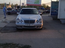 Mercedes E 220