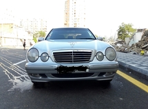Mercedes E 220