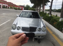 Mercedes E 270