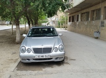 Mercedes E 220