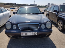 Mercedes E 240