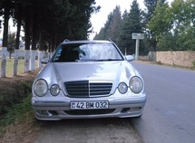 Mercedes E 220