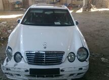 Mercedes E 200