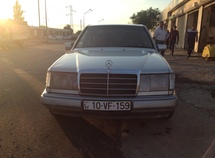 Mercedes E 200