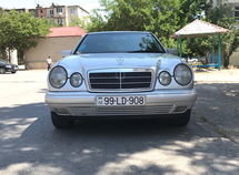 Mercedes E 200