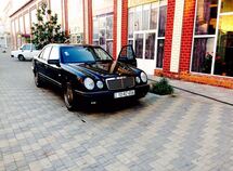 Mercedes E 240