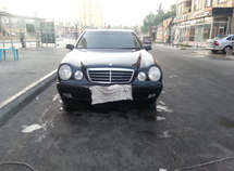 Mercedes E 220