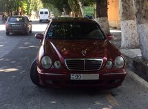 Mercedes E 240