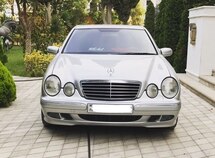 Mercedes E 320