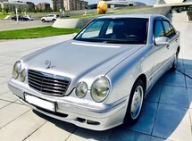 Mercedes E 220