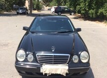 Mercedes E 220