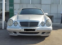 Mercedes E 220