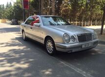 Mercedes E 230