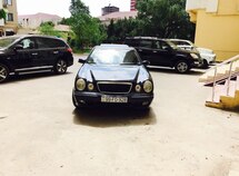 Mercedes E 220