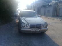 Mercedes E 240