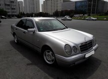 Mercedes E 200