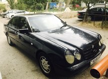 Mercedes E 200