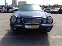 Mercedes E 240