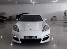 Porsche Panamera 4