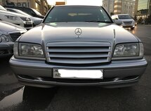 Mercedes C 180
