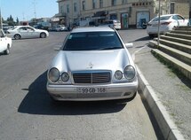 Mercedes E 240
