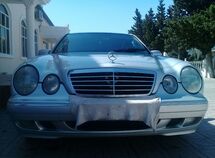 Mercedes E 220