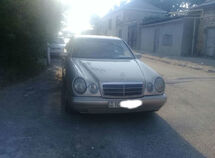 Mercedes E 240