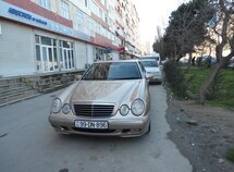 Mercedes E 240