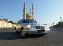 Mercedes E 240