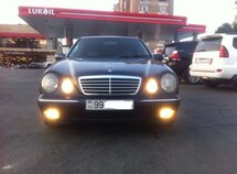 Mercedes E 240