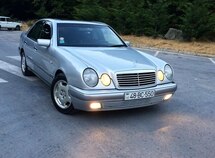 Mercedes E 240