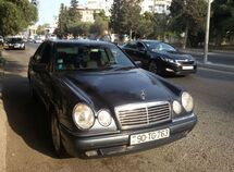 Mercedes E 240