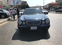 Mercedes E 240
