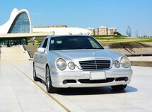 Mercedes E 240