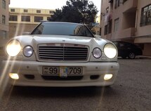Mercedes E 240