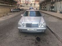 Mercedes E 240
