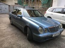 Mercedes E 220