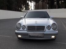 Mercedes E 220