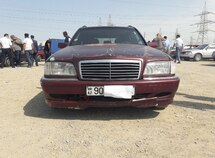 Mercedes C 200