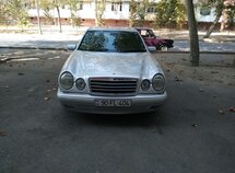Mercedes E 240