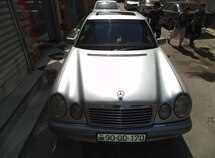Mercedes E 200