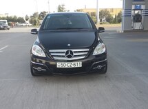 Mercedes B 180