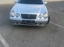 Mercedes E 240